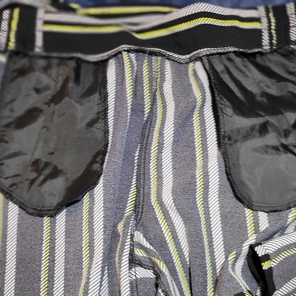 Ladies Black Multi-color Striped Shorts SZ MEDIUM - Picture 3 of 6